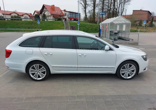 Skoda Superb cena 44500 przebieg: 310000, rok produkcji 2014 z Kościerzyna małe 67